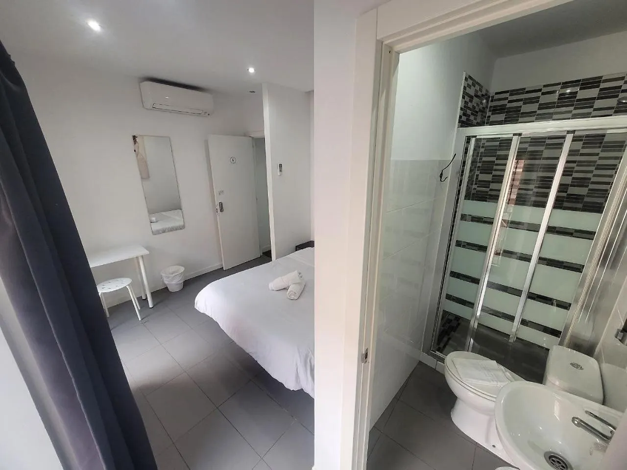 Ayz Frailes - Auto Check-In Property (Adults Only) Malaga 3*,