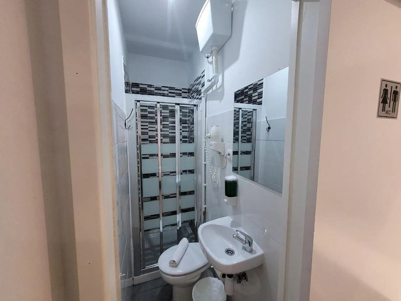 Ayz Frailes - Auto Check-In Property (Adults Only) Málaga 3*,  Spanje