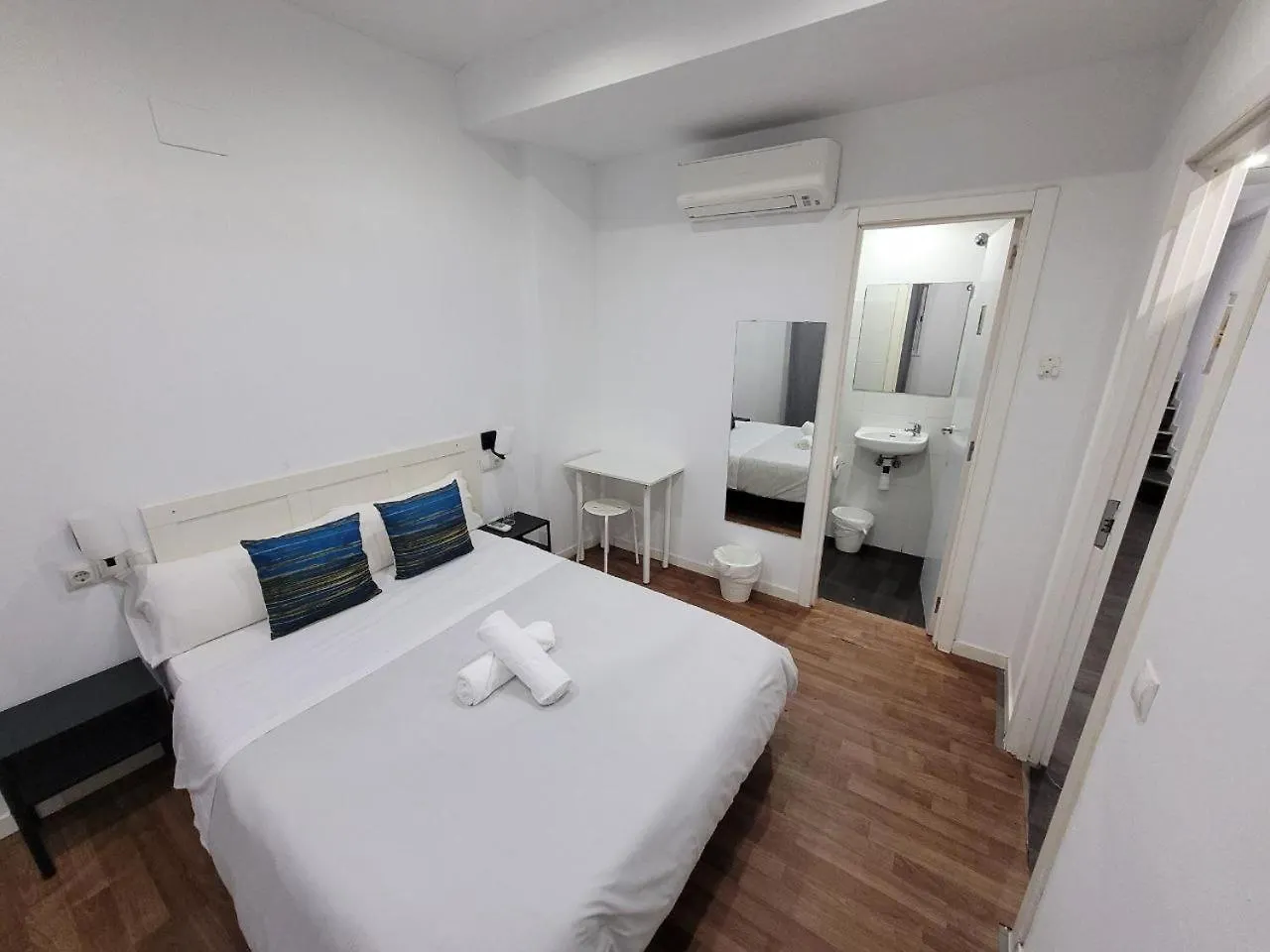 Pensión Ayz Frailes - Auto Check-In Property (Adults Only) Málaga