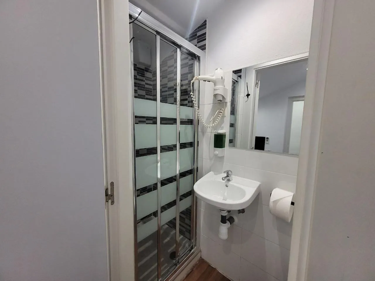 Ayz Frailes - Auto Check-In Property (Adults Only) Málaga 3*,  Spanje