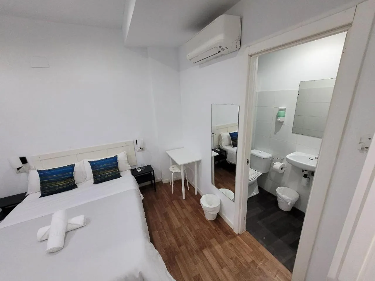 Ayz Frailes - Auto Check-In Property (Adults Only) Málaga 3*,  Spanje