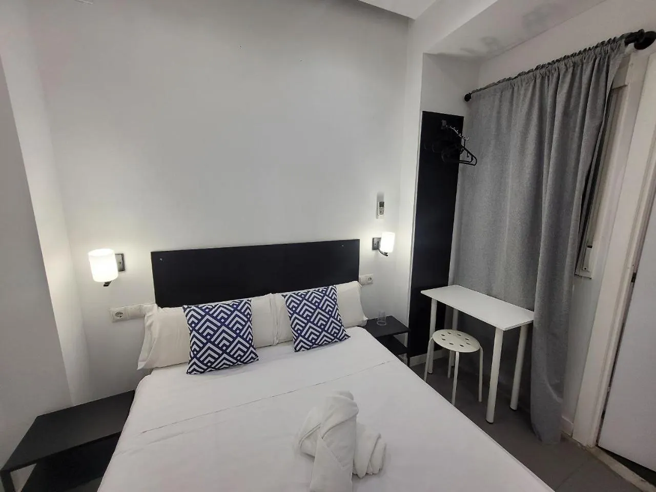 Ayz Frailes - Auto Check-In Property (Adults Only) Málaga 3*,  Spagna