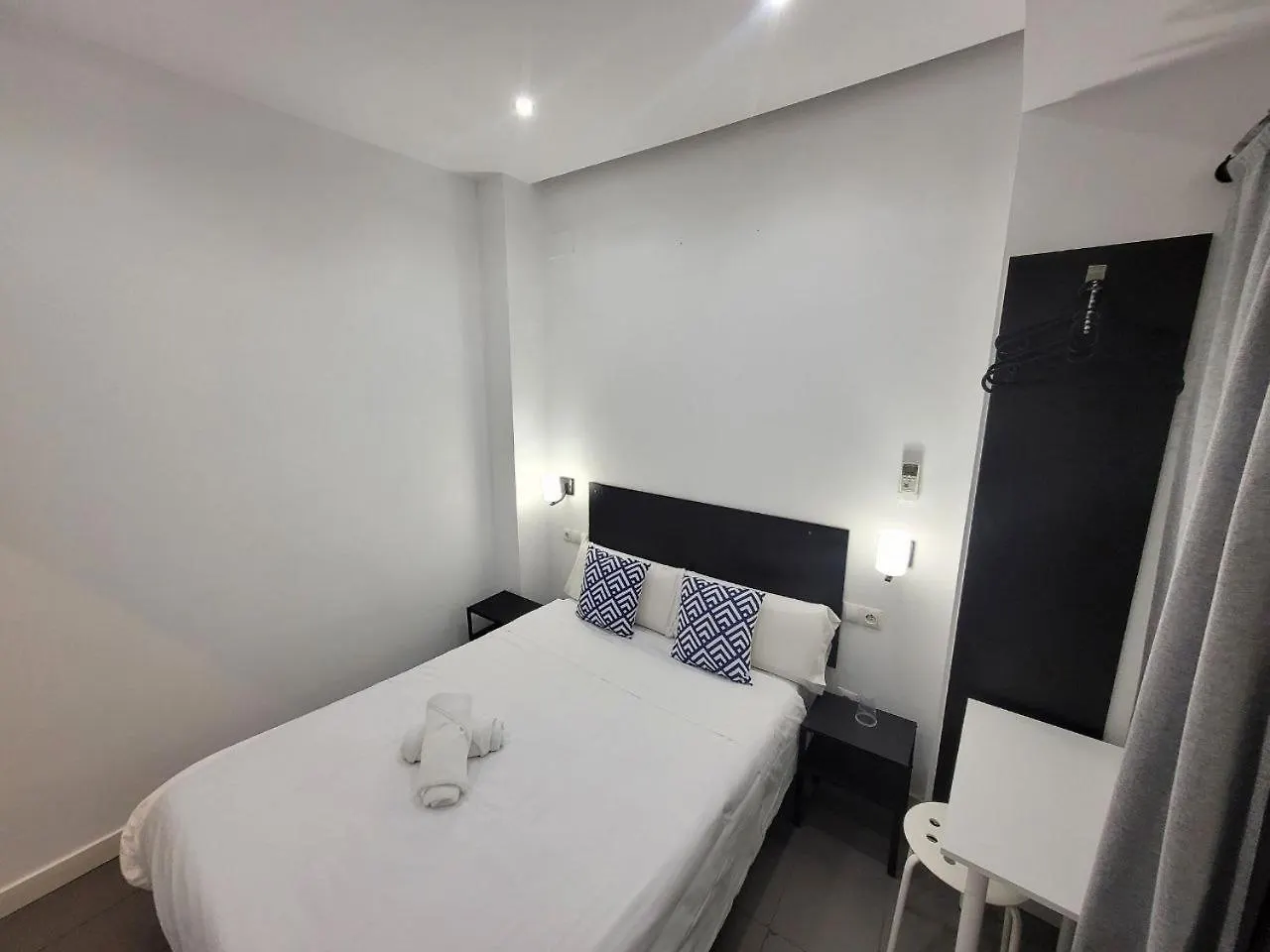 Ayz Frailes - Auto Check-In Property (Adults Only) Málaga 3*,